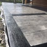 Béton imprimé bois cèdre zinc démoulant anthracite