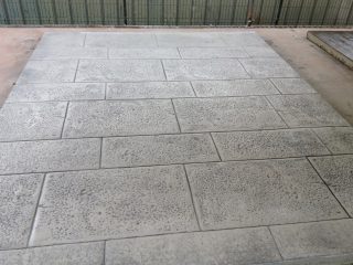 Béton imprimé dallage bourgogne zinc