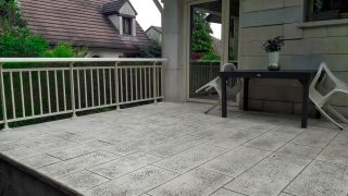 Terrasse béton imprimé imitation pierre