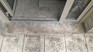 Seuil de porte en béton imprimé