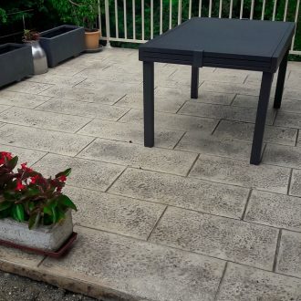 Salon de jardin sur terrasse en béton imprimé