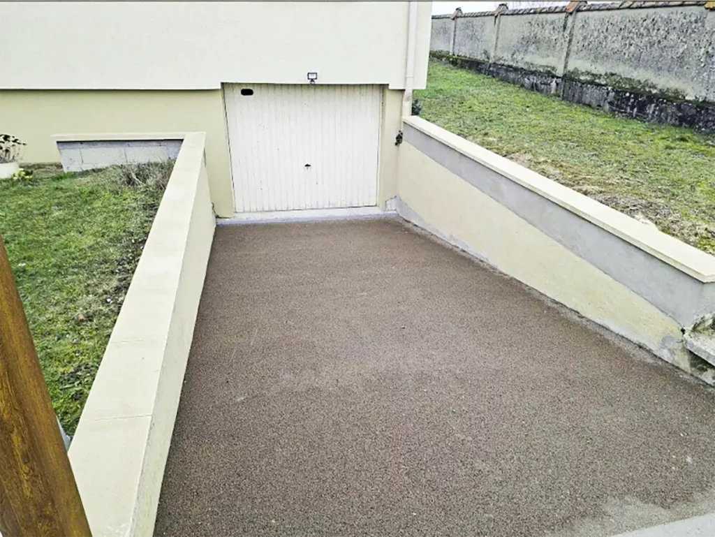 Descente de garage en béton drainant