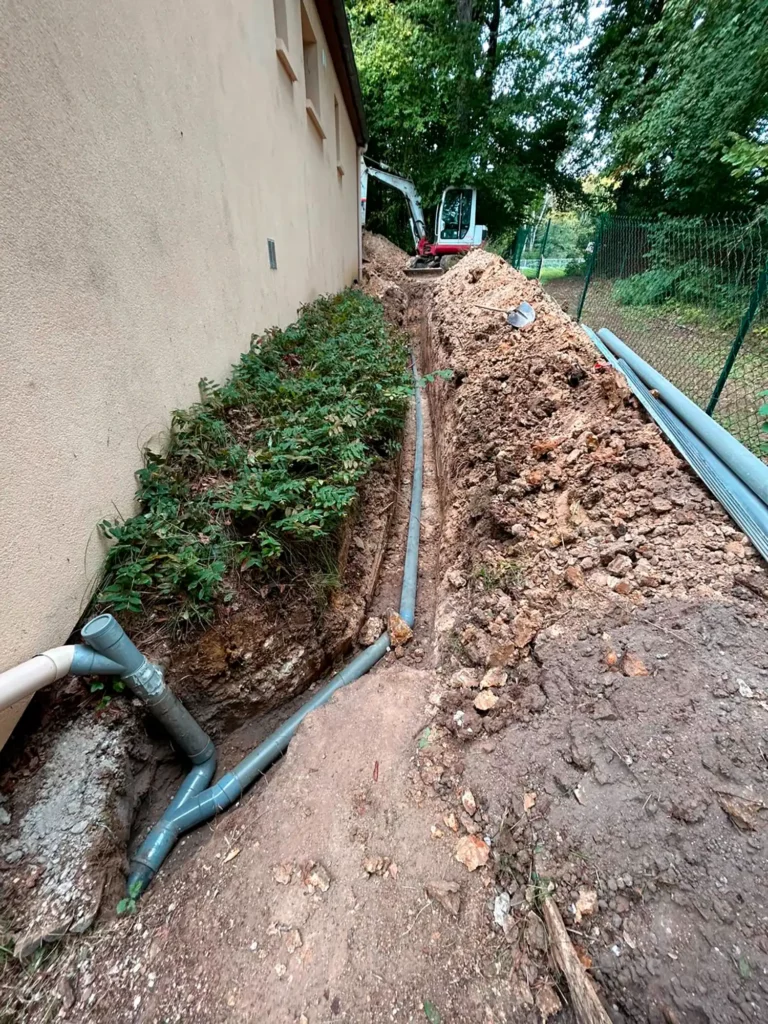 Tranchée de drainage avec réseau d’évacuation