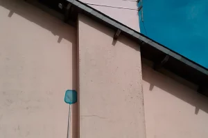 Cheminée enduite en pignon de maison