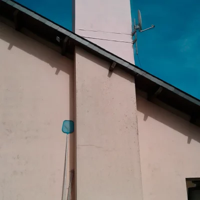 Cheminée enduite en pignon de maison