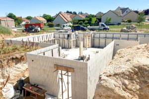 Élévation des murs d’une construction neuve