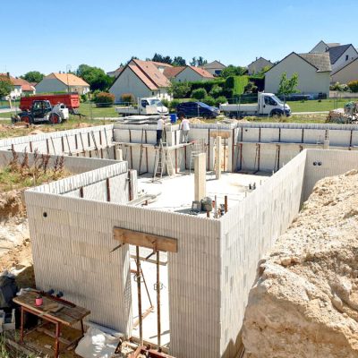 Élévation des murs d’une construction neuve