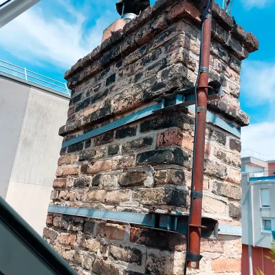 Maçonnerie de cheminée en meulière dégradée