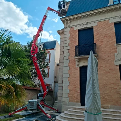 Nacelle installée pour la réfection d’une cheminée