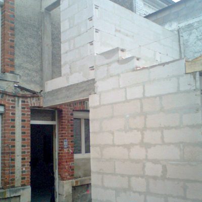 Construction d’une extension de maison en blocs béton