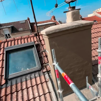 Souche de cheminée refaite près d’un velux
