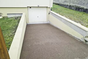Descente de garage en béton drainant