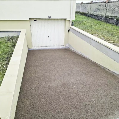 Descente de garage en béton drainant